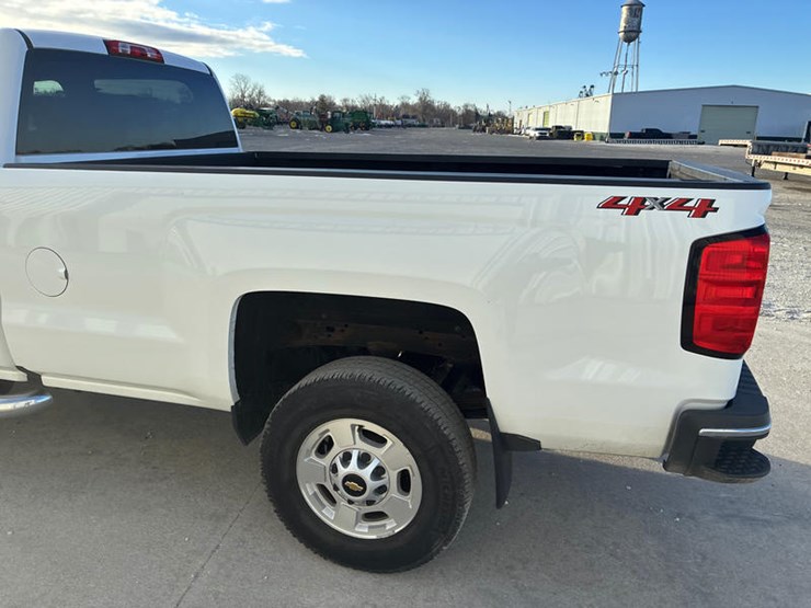 2019-chevrolet-2500-image-26