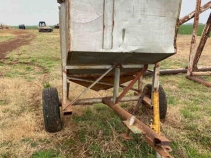 feed-buggy-1100-lb-open-top-image-4