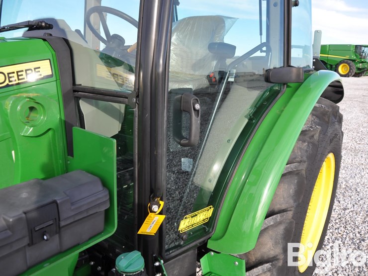 2022-john-deere-5055e-image-14