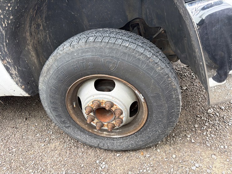 2011-chevrolet-3500-image-9