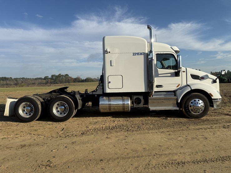 2019-peterbilt-579-image-3
