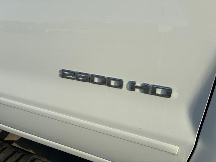 2019-chevrolet-2500-image-16