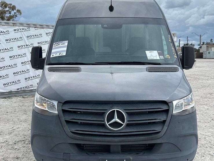 2021-mercedes-benz-sprinter-4500-image-57