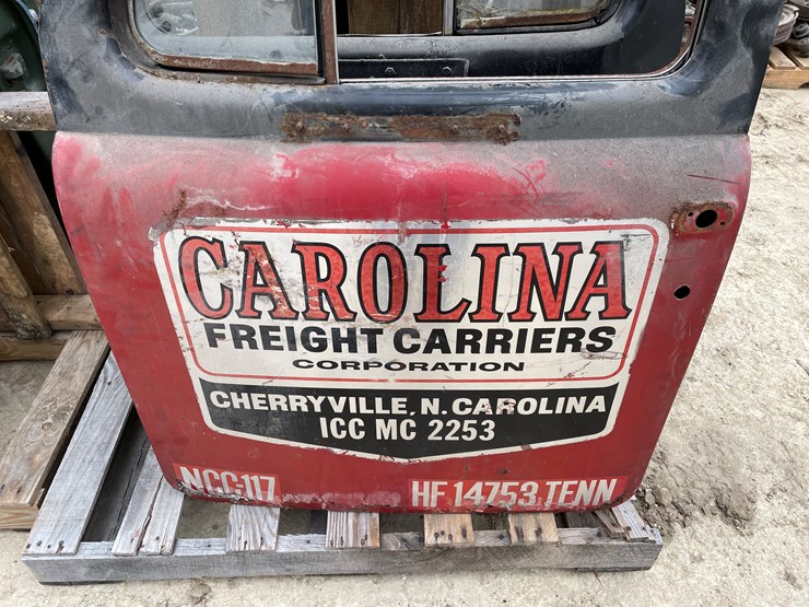 #4405-•-pair-of-mack-b-model-vintage-truck-doors-image-4