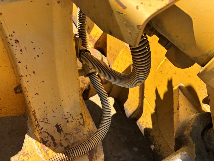 2005-caterpillar-d5g-xl-image-46