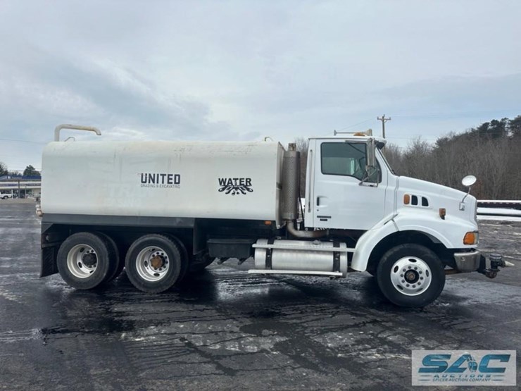2007-sterling-l9000-4000-gallon-t/a-water-truck-image-4