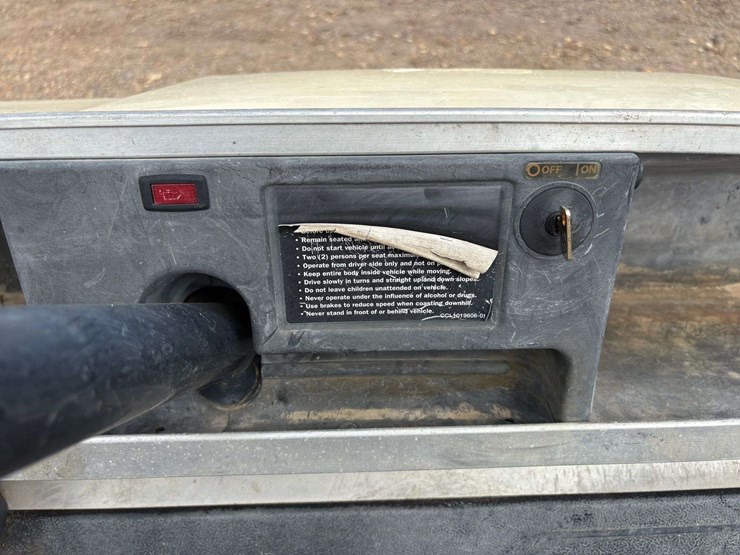 2002-ez-go-gas-powered-golf-cart-image-16