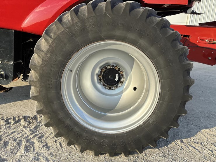 2010-case-ih-8120-image-34