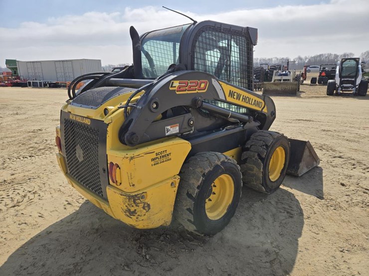 new-holland-l220-image-9