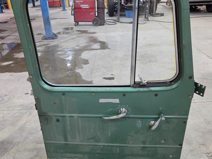 #4272-•-l-model-mack-drivers-side-door-image-5