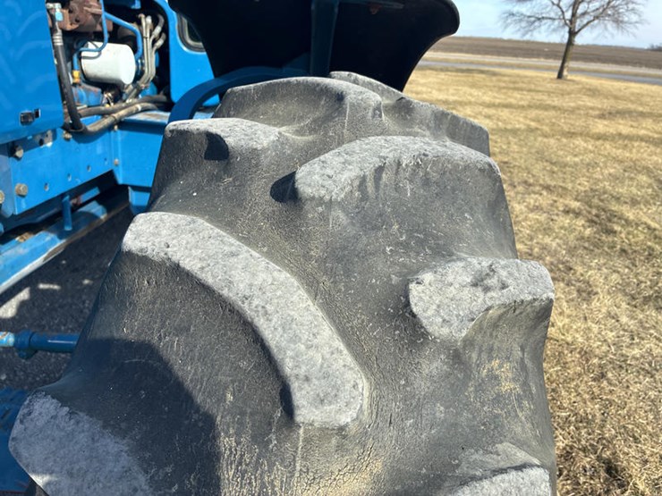 1990-ford-8730-image-40