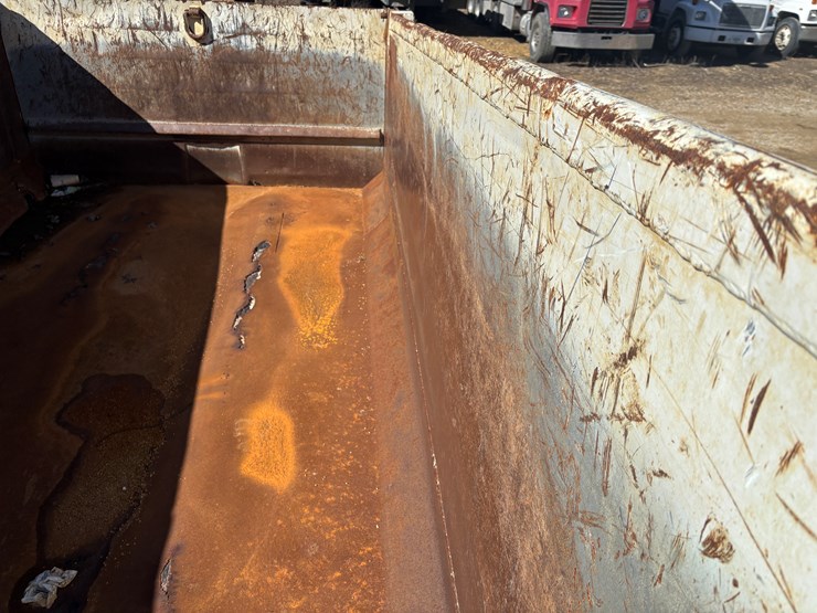 2009-peterbilt-340-image-55