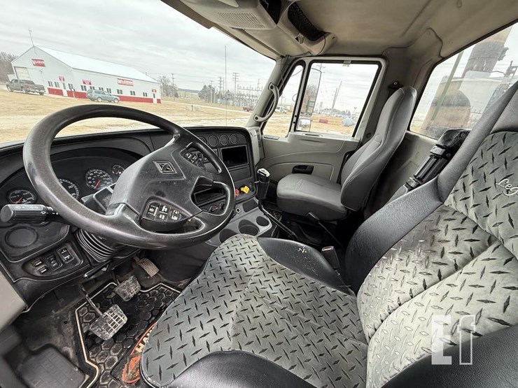 2010-international-prostar-image-14