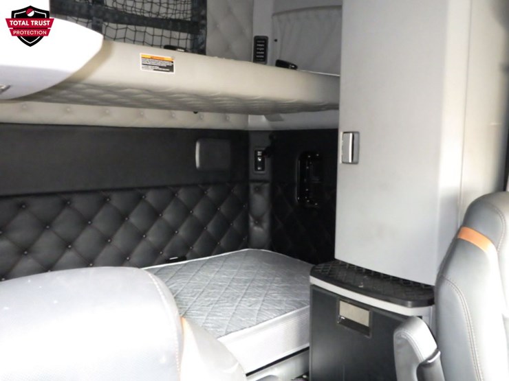 2023-kenworth-t680-image-8