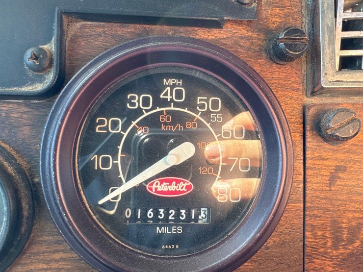 1999-peterbilt-357-image-15