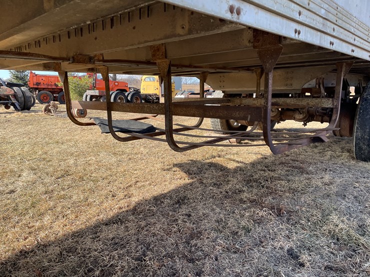 #4220-•-aeroliner-tandem-axle-storage-van-trailer-(no-title)-image-11