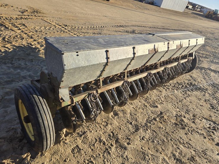 john-deere-12-image-4