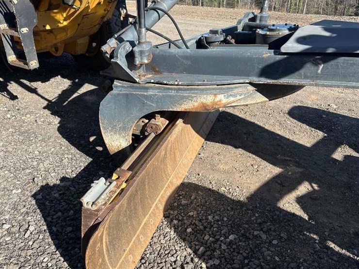 2011-deere-772g-image-13