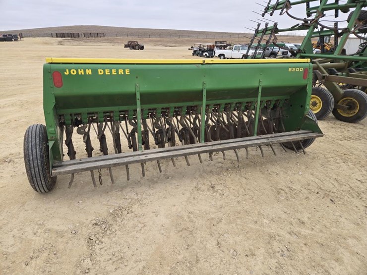 john-deere-8200-image-6