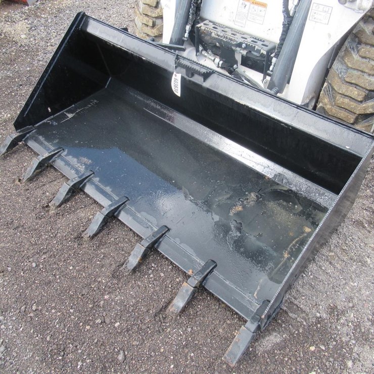 Wildcat 72" Skid Steer Tooth Bucket