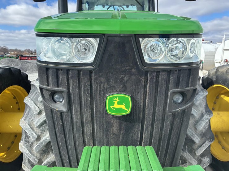 2013-john-deere-8335r-image-15