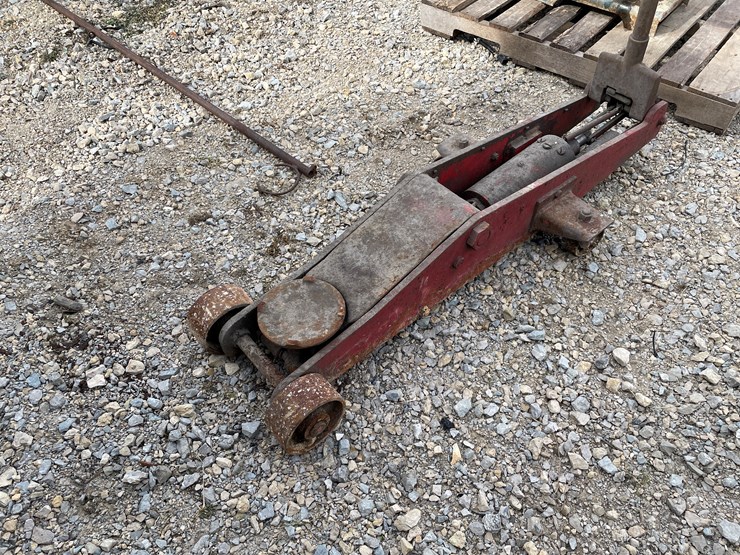 #4261-•-heavy-duty-floor-jack-image-4