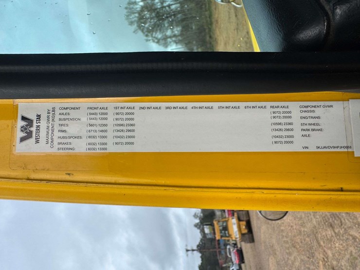 2017-western-star-4700-image-37