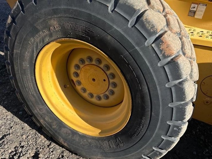 2011-deere-772g-image-27