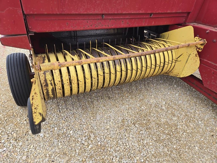 new-holland-315-image-11