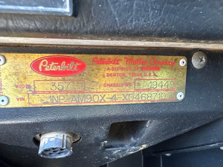 1999-peterbilt-357-image-6