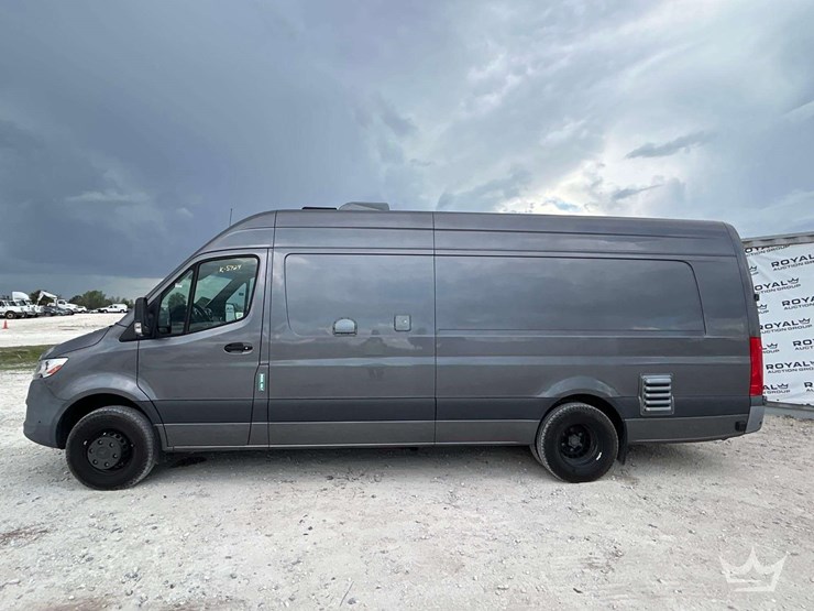 2021-mercedes-benz-sprinter-4500-image-55