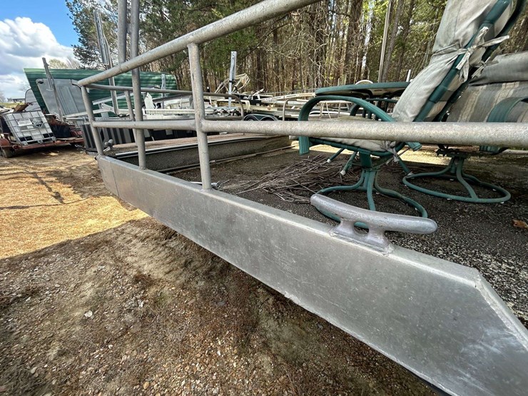 1982-14x46-summerset-aluminum-houseboat-image-18