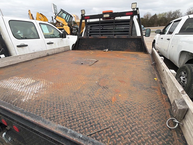 2011-chevrolet-3500-image-11