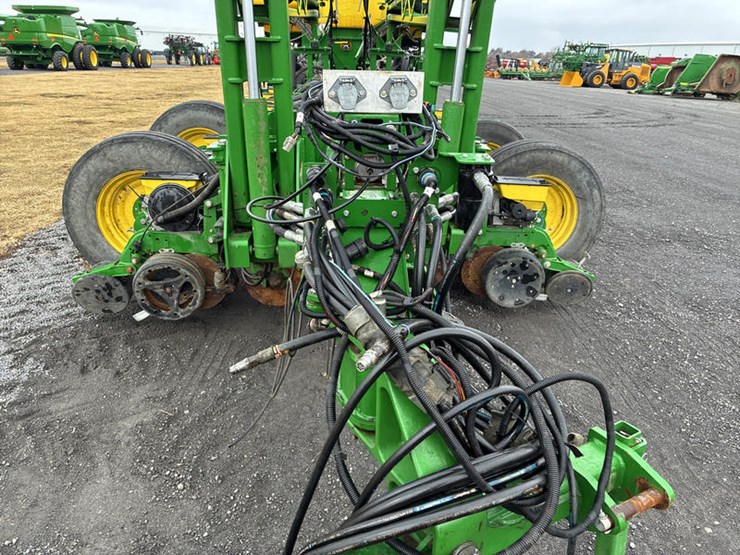 2019-john-deere-1775-image-13