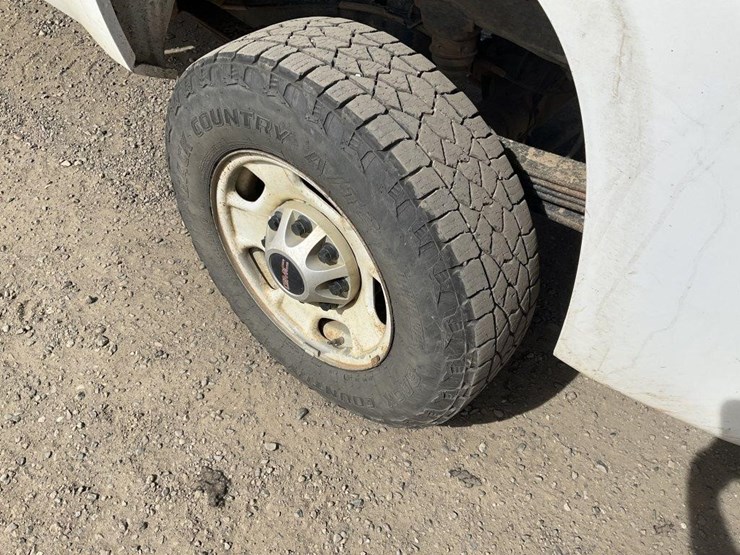 2013-gmc-2500-image-11