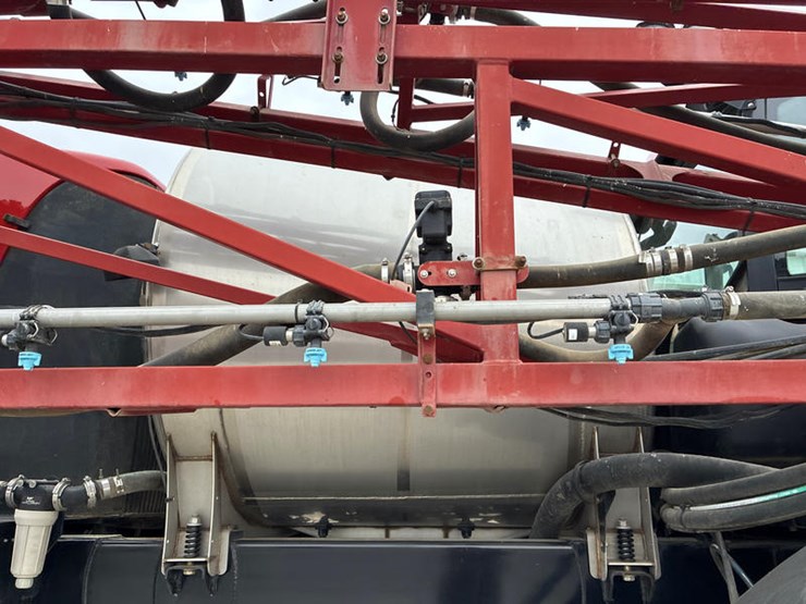 2015-case-ih-patriot-3340-image-27