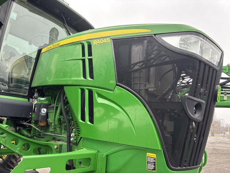 2017-john-deere-r4045-image-13