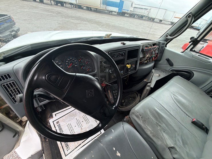 2004-international-7400-image-18