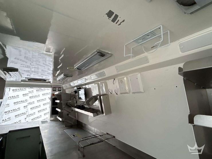 2021-mercedes-benz-sprinter-4500-image-34