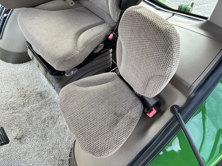 2012-john-deere-8260r-image-64