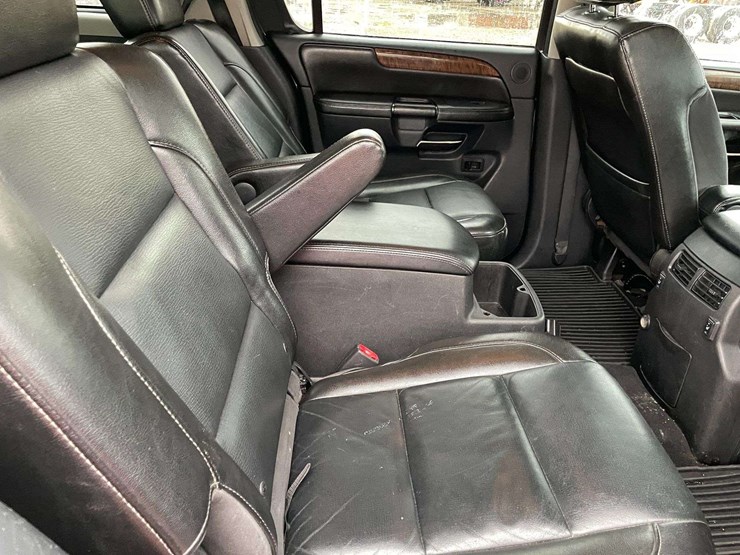 2012-nissan-armada-image-16