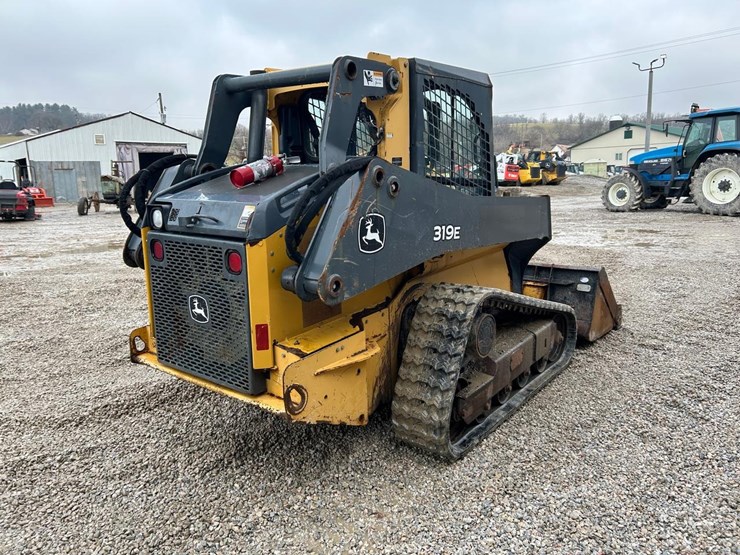 deere-319e-image-4