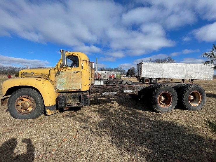 1963-mack-b61-image-8