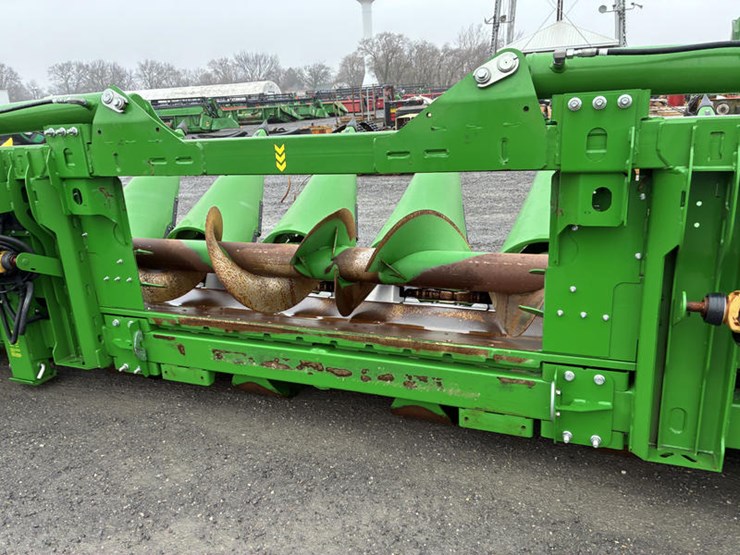 2024-john-deere-c12f-image-11