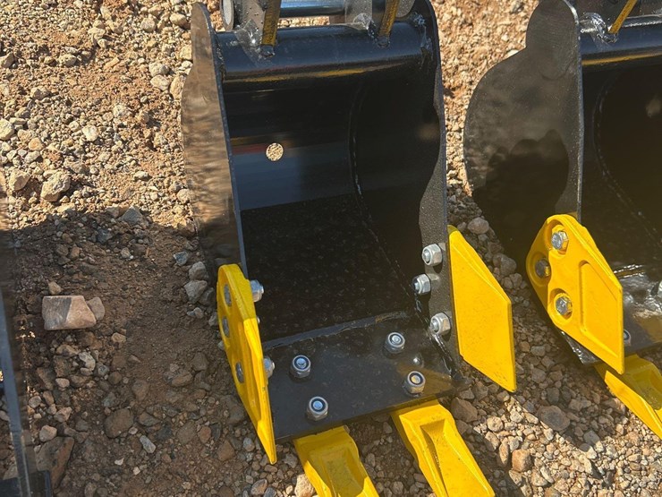 8in-mini-excavator-digging-bucket-image-1