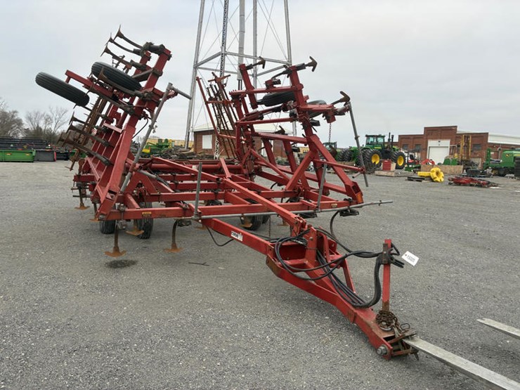 case-ih-4800-image-1