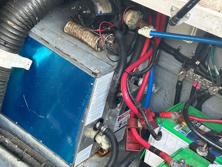 sea-ray-270-sundancer-boat-image-26