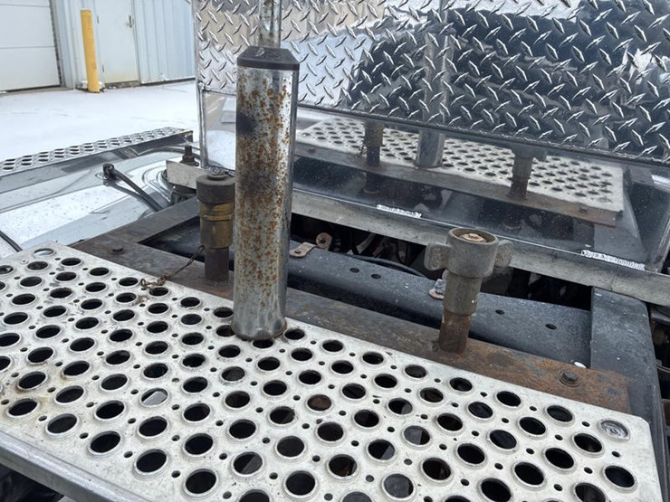 2016-kenworth-t680-image-22