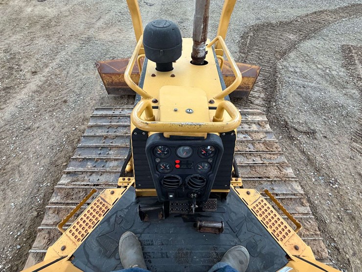 2007-caterpillar-d3g-lgp-image-16