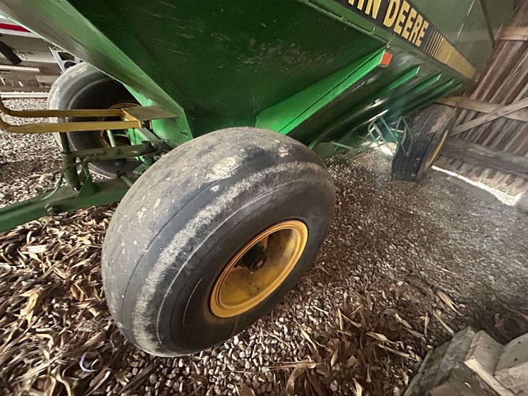 fox-bradly-600-center-dump-gravity-wagon-image-5